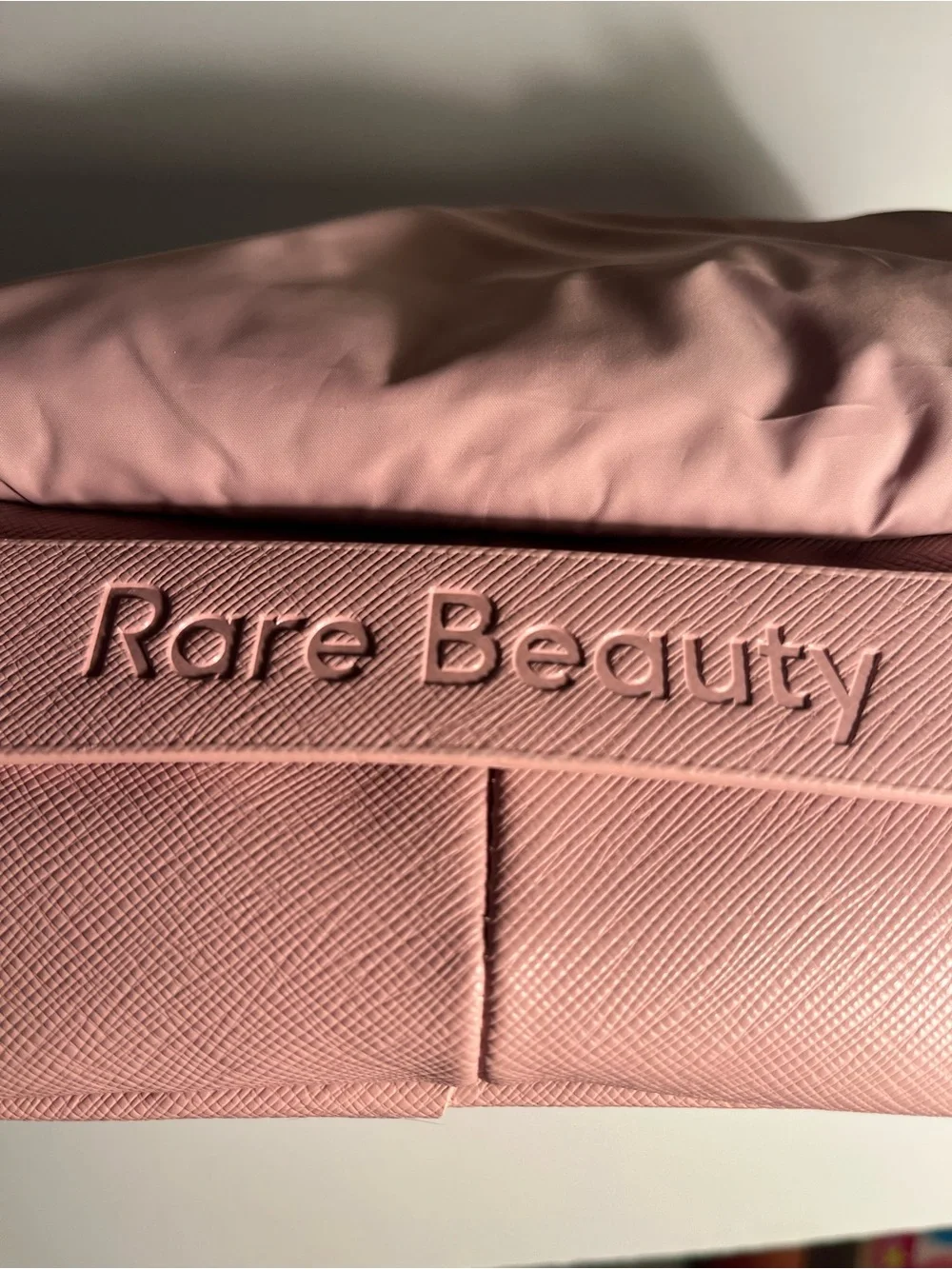 Rare Beauty Dusty Pink Textured Cosmetic Case🎀🎀🎀🎀🎀🎀🎀
